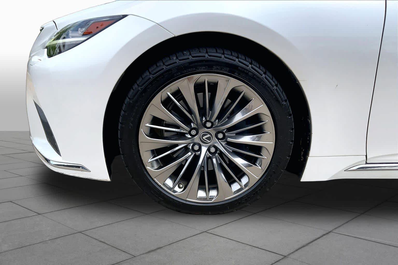 Used 2022 Lexus LS 500 w/ Interior Upgrade Package RWD image 10