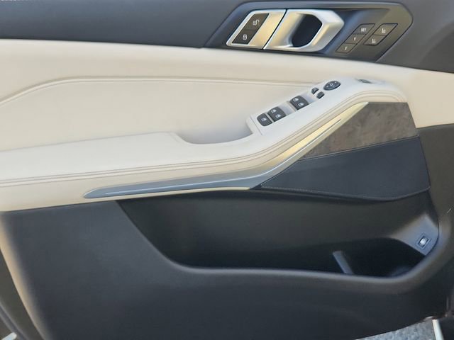 Used 2022 BMW X5 xDrive45e w/ Luxury Seating Package image 12