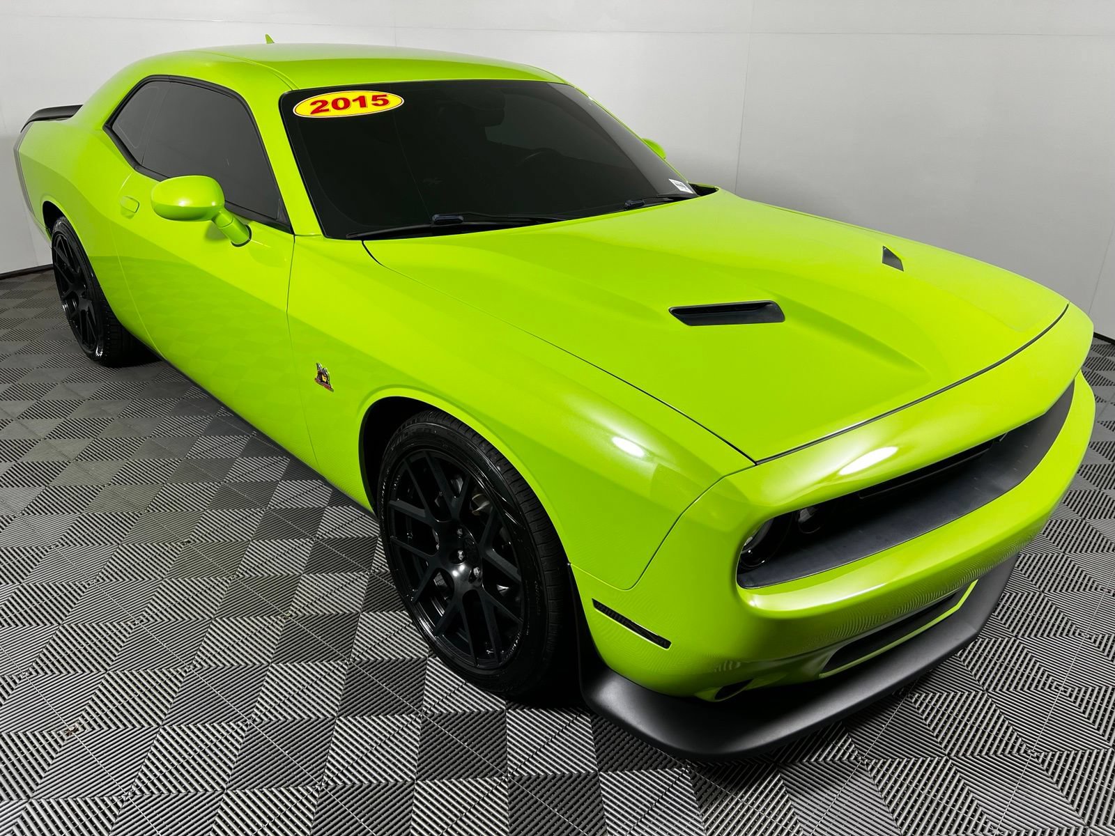 Used 2015 Dodge Challenger R/T Scat Pack w/ Leather Interior Group RWD image 3