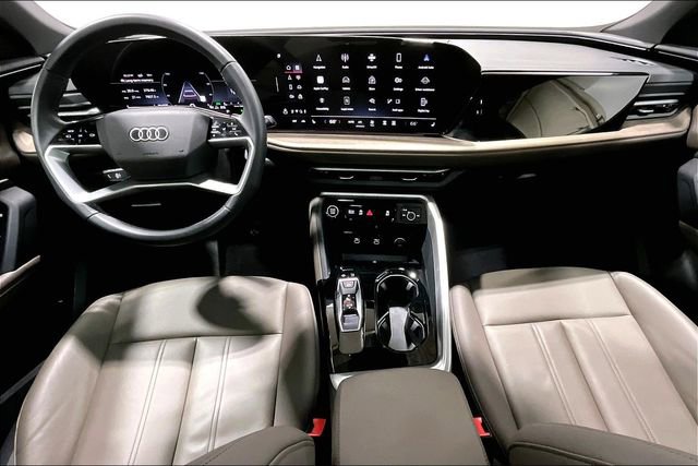 Used 2025 Audi Q5 Premium w/ Convenience Package image 14