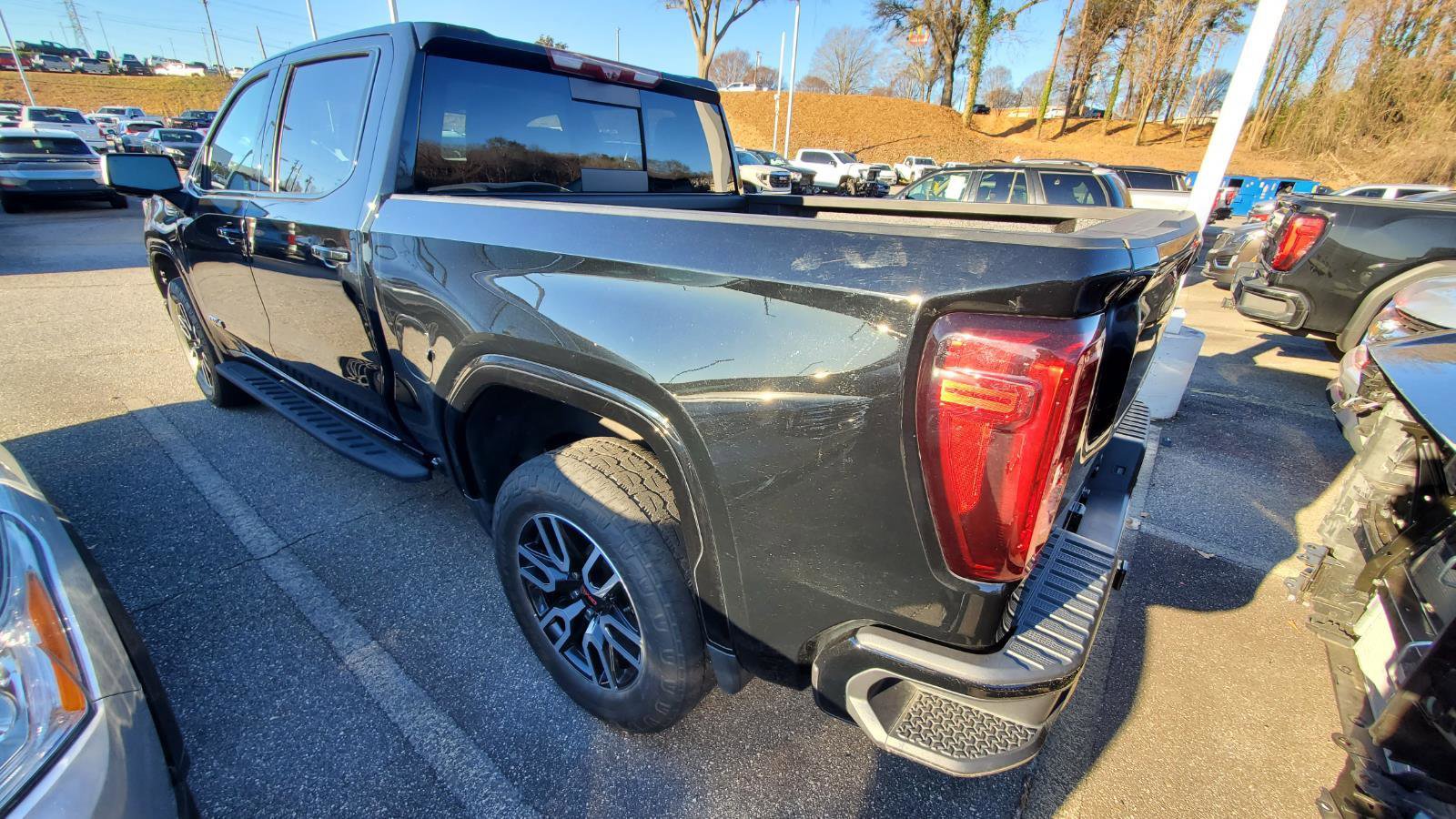 Used 2024 GMC Sierra 1500 AT4 w/ Technology Package image 8