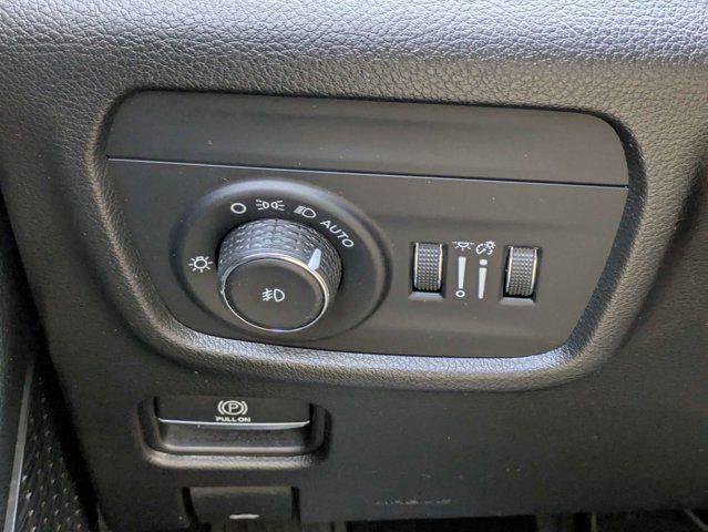 Certified 2022 Jeep Grand Cherokee Limited w/ Luxury Tech Group II RWD image 26