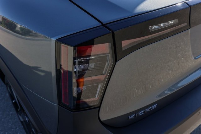 New 2025 Nissan Kicks SR image 7