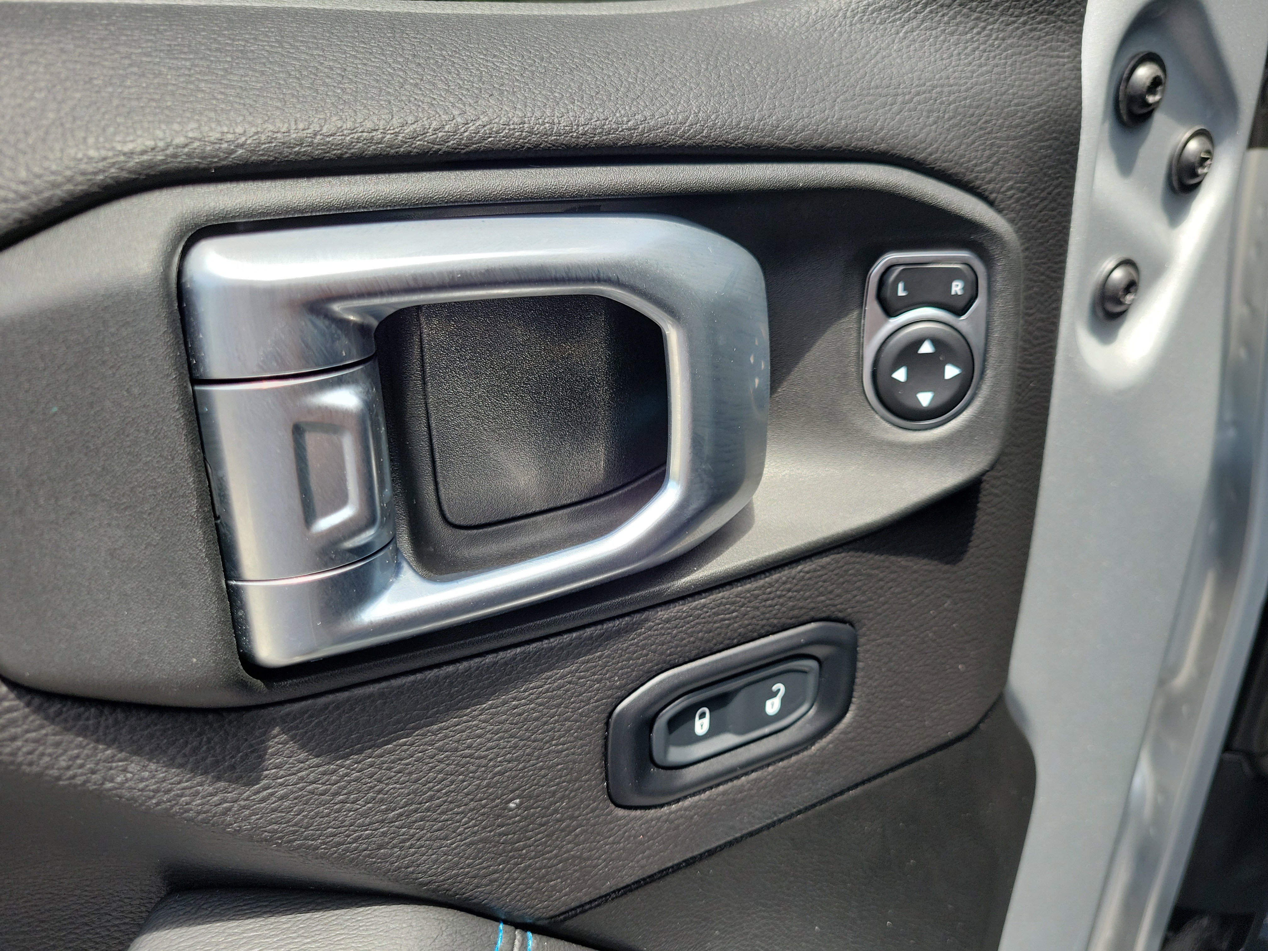 Used 2023 Jeep Wrangler Unlimited Rubicon 4xe AWD/4WD image 17