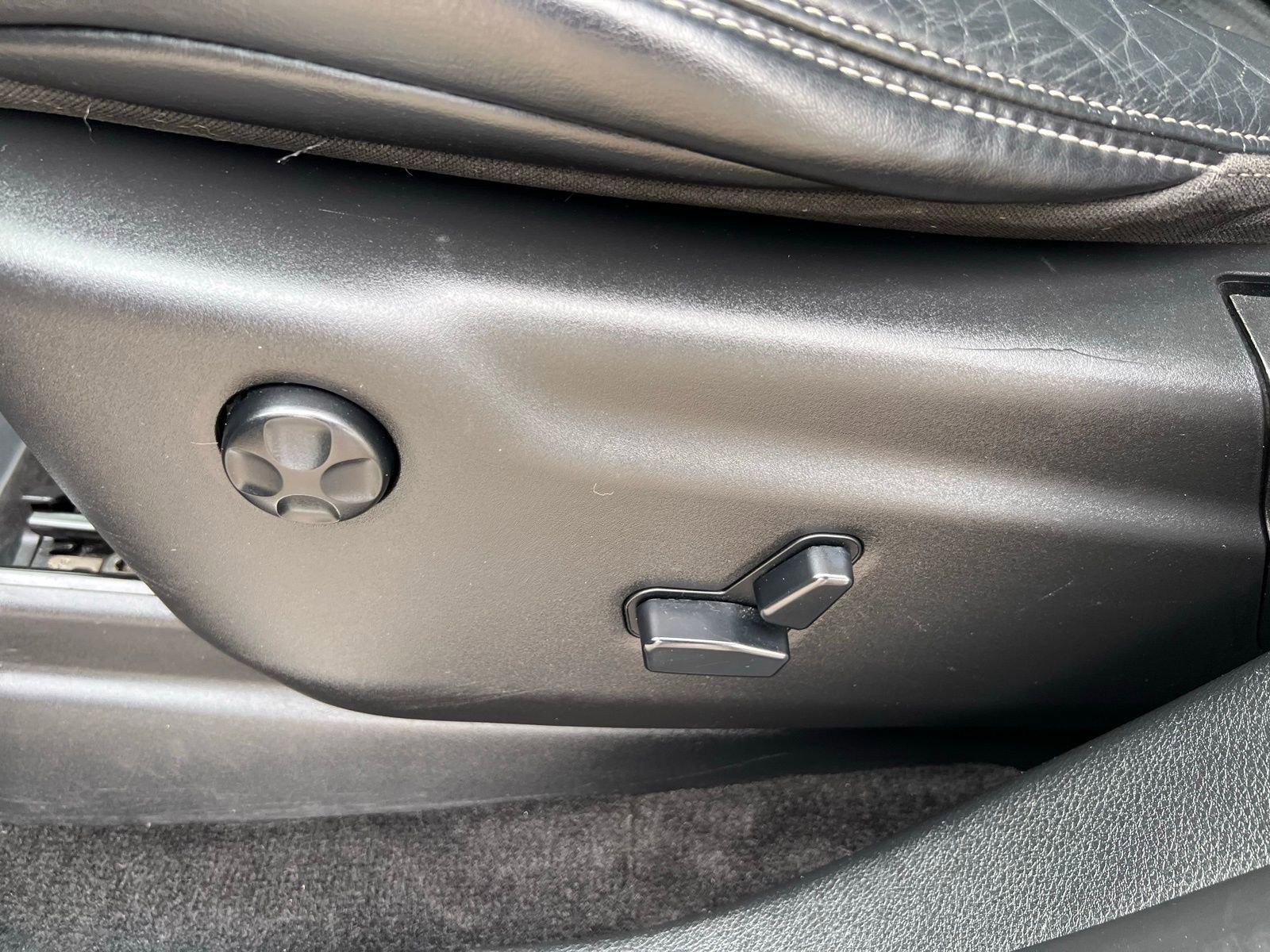 Used 2015 Jeep Grand Cherokee SRT w/ Luxury Group II image 19