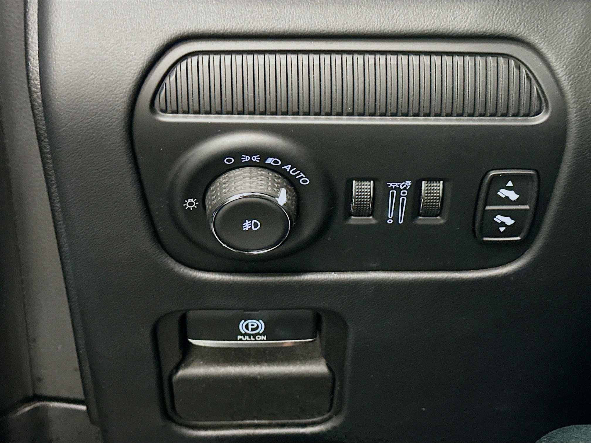 Used 2023 Jeep Grand Wagoneer Series II AWD/4WD image 17