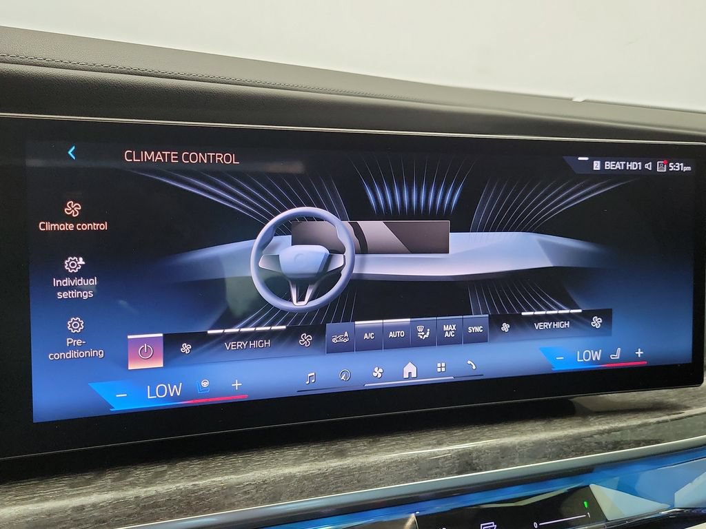 Used 2025 BMW 740i RWD image 27