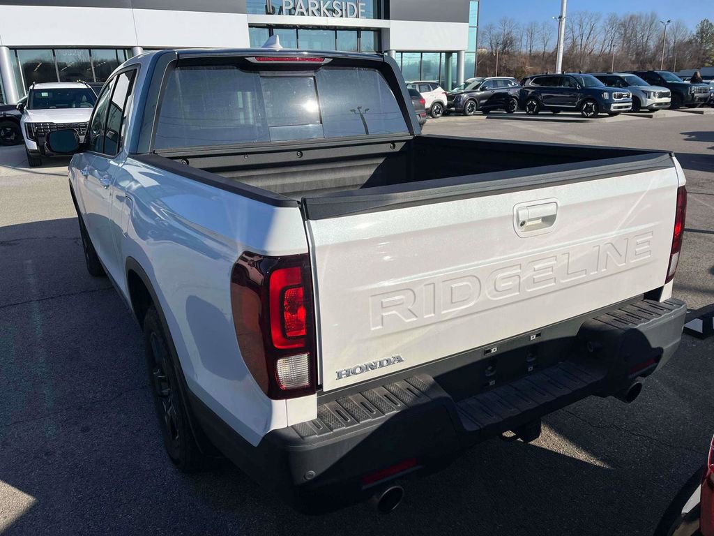 Used 2025 Honda Ridgeline Black Edition image 3