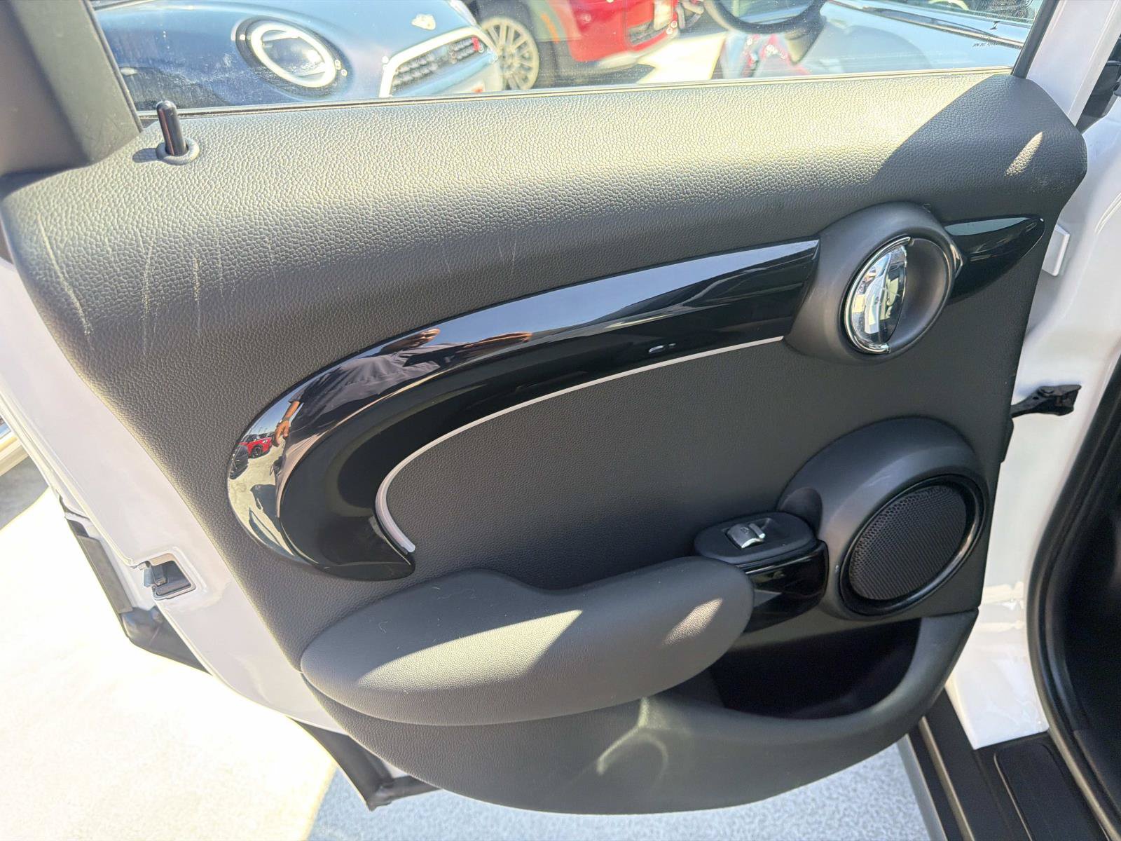 Used 2024 MINI Cooper 4-Door Hardtop FWD image 9