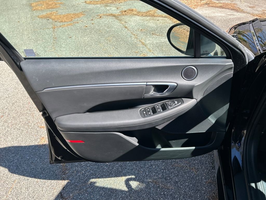 Used 2022 Hyundai Sonata SEL w/ Preferred Accessory Package image 12