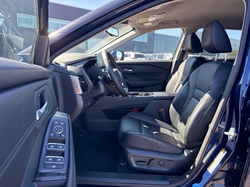 Certified 2026 Nissan Rogue SL AWD/4WD image 6