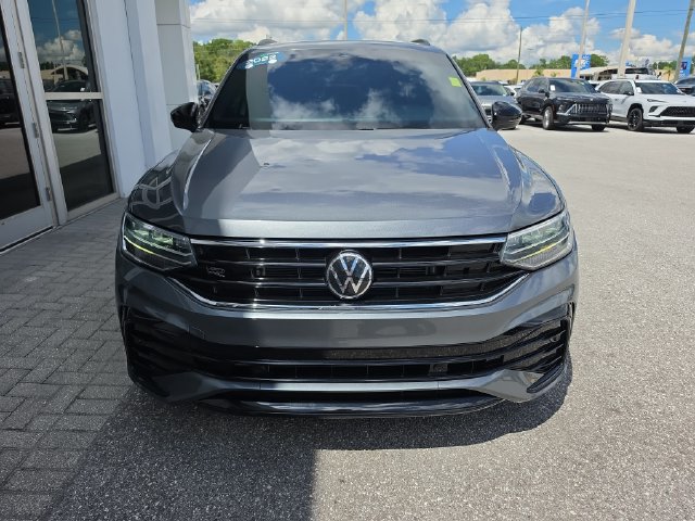 Used 2022 Volkswagen Tiguan SE R-Line FWD image 2