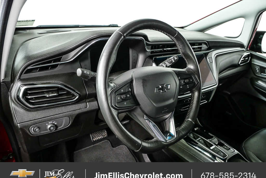 Used 2023 Chevrolet Bolt LT w/ Infotainment Package FWD image 4