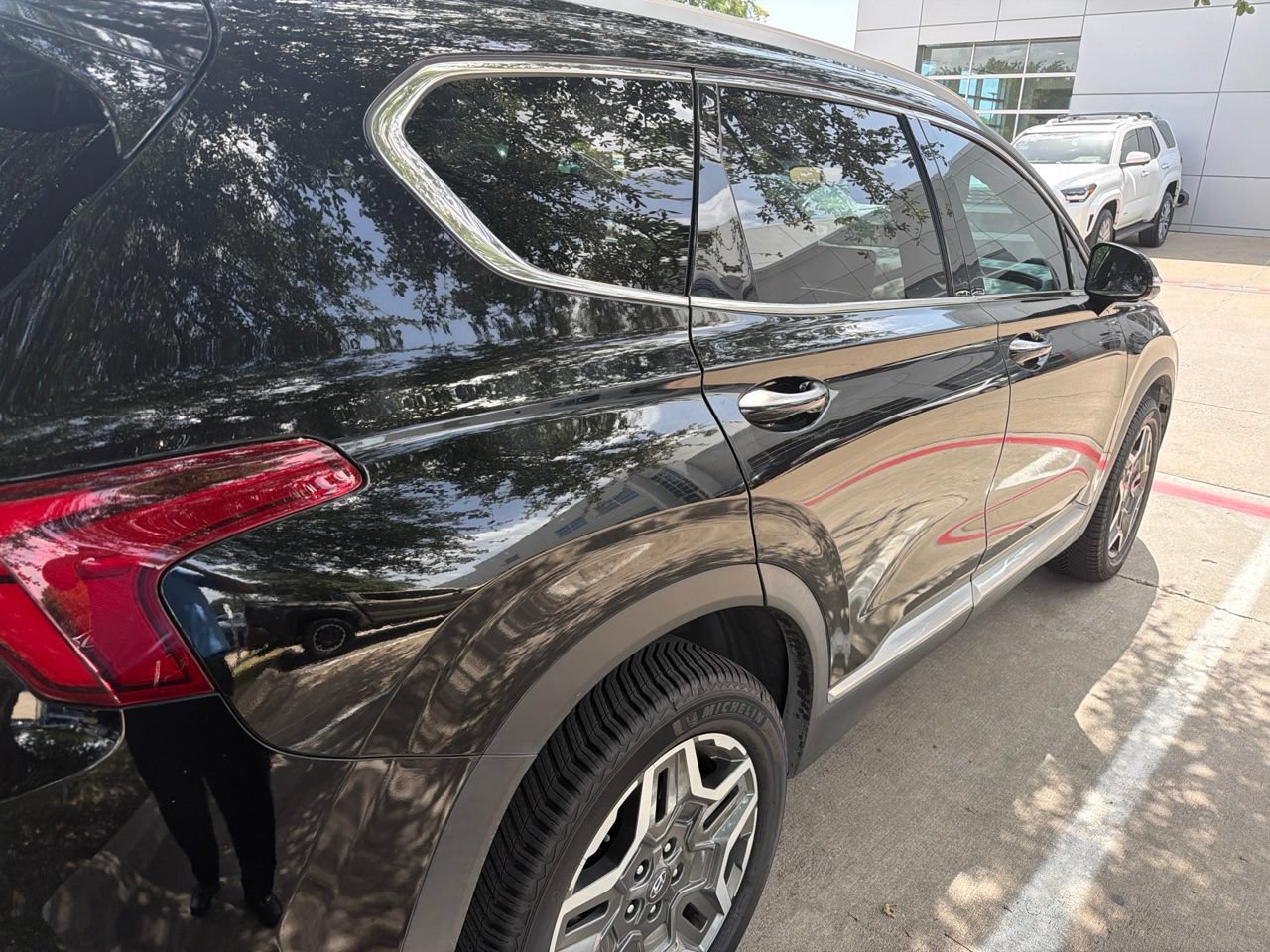 Used 2022 Hyundai Santa Fe Limited w/ Cargo Package AWD/4WD image 4
