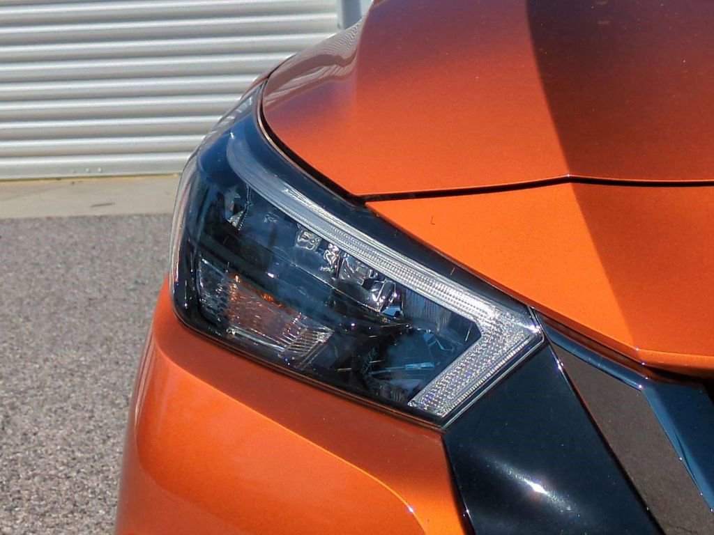 Certified 2022 Nissan Versa SR w/ Convenience Package image 10