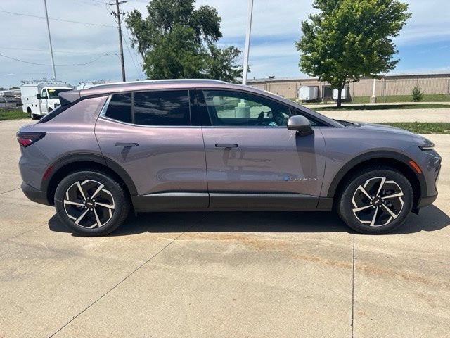 New 2026 Chevrolet Equinox EV LT AWD/4WD image 32