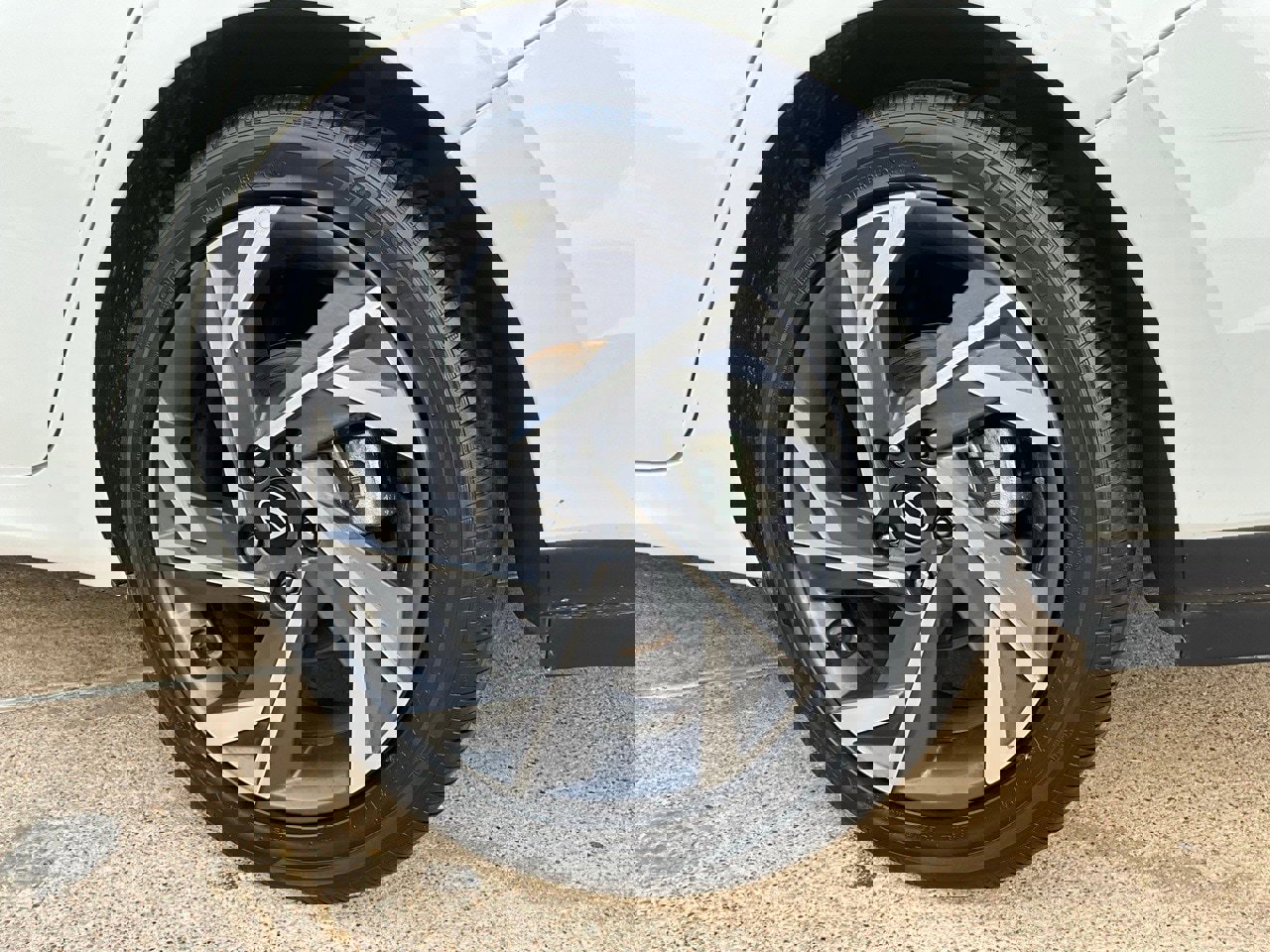 Used 2025 Hyundai Elantra Limited image 9