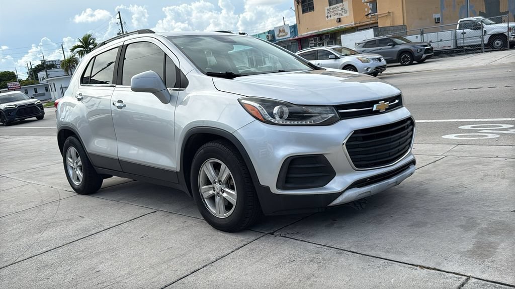 Used 2017 Chevrolet Trax LT w/ LT Convenience Package FWD image 16