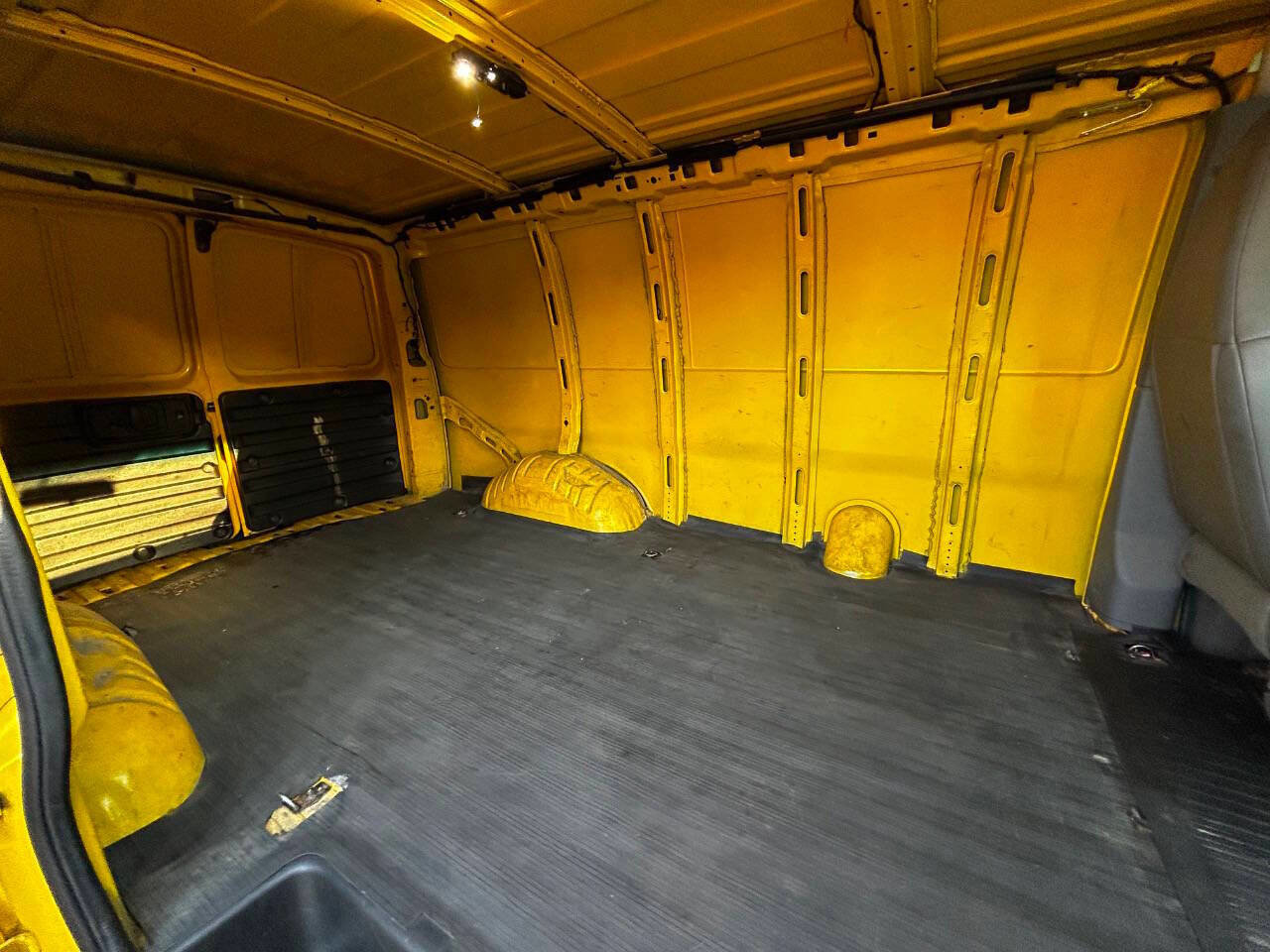 Used 2019 Chevrolet Express 2500 image 28