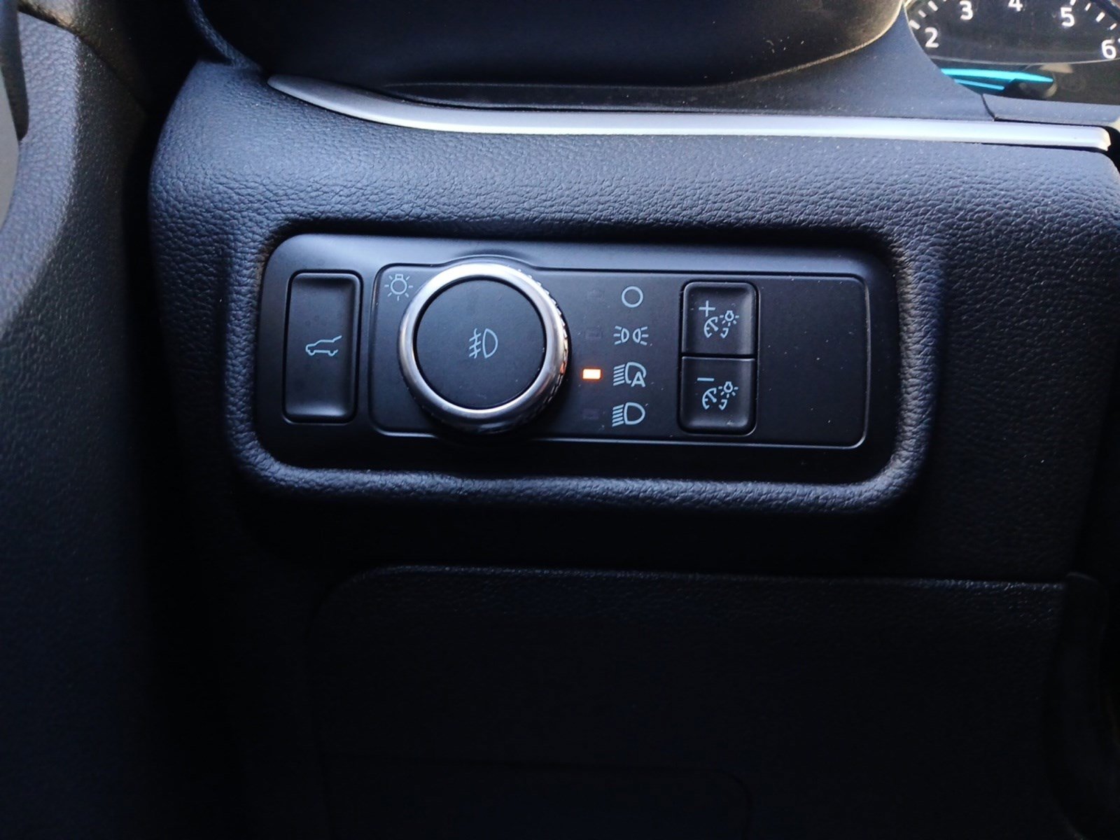 Used 2022 Ford Explorer XLT w/ Equipment Group 202A image 20