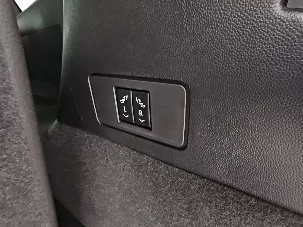 Used 2023 Cadillac XT6 Luxury image 36