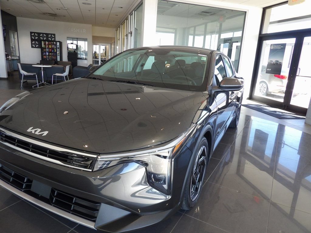 Used 2025 Kia K4 EX FWD image 2