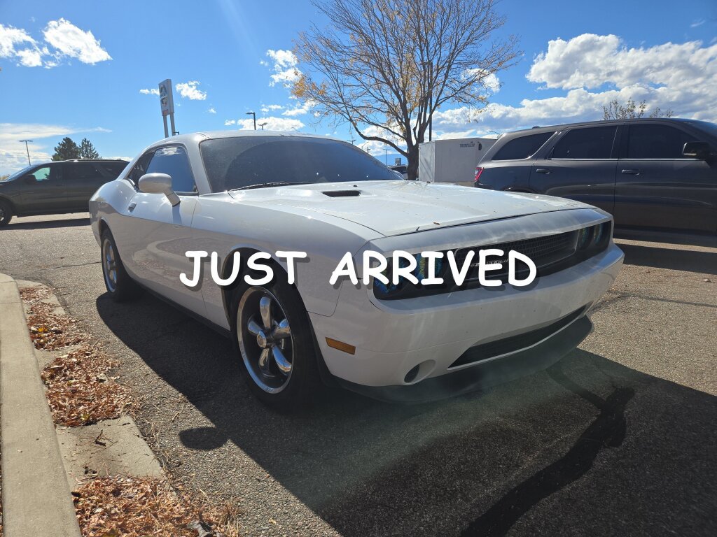Used 2014 Dodge Challenger SXT RWD image 1