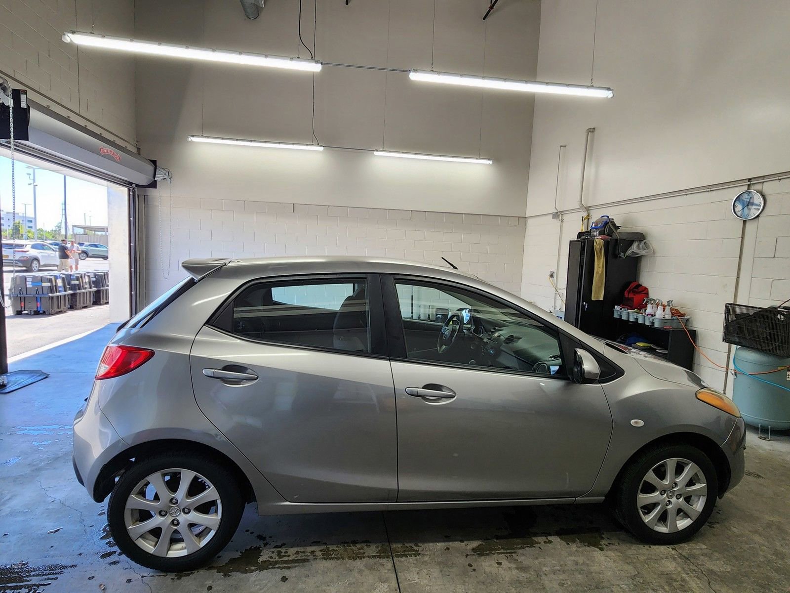 Used 2011 MAZDA MAZDA2 Touring image 8