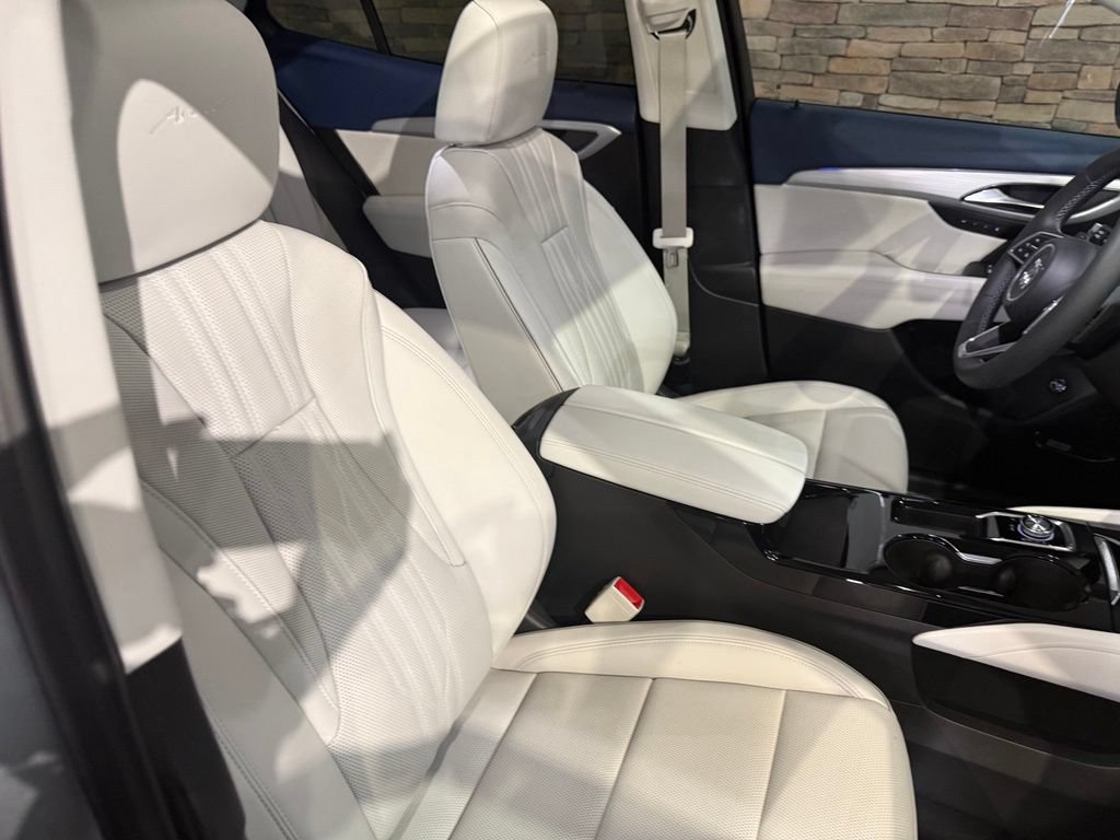 Used 2024 Buick Envision Avenir AWD/4WD image 32