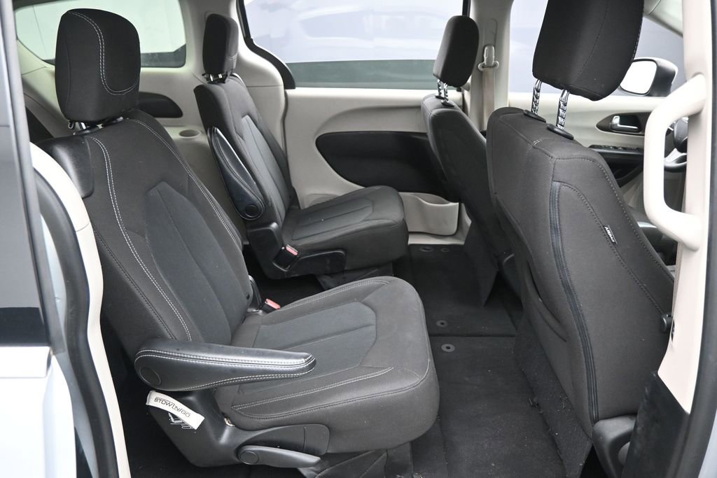 Used 2022 Chrysler Voyager LX FWD image 31