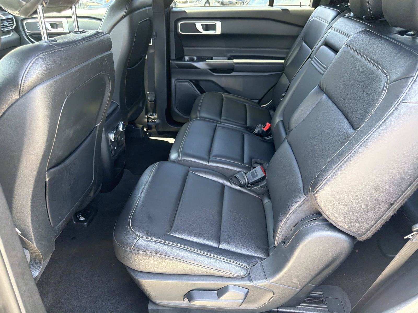 Used 2020 Ford Explorer XLT w/ Equipment Group 202A RWD image 11