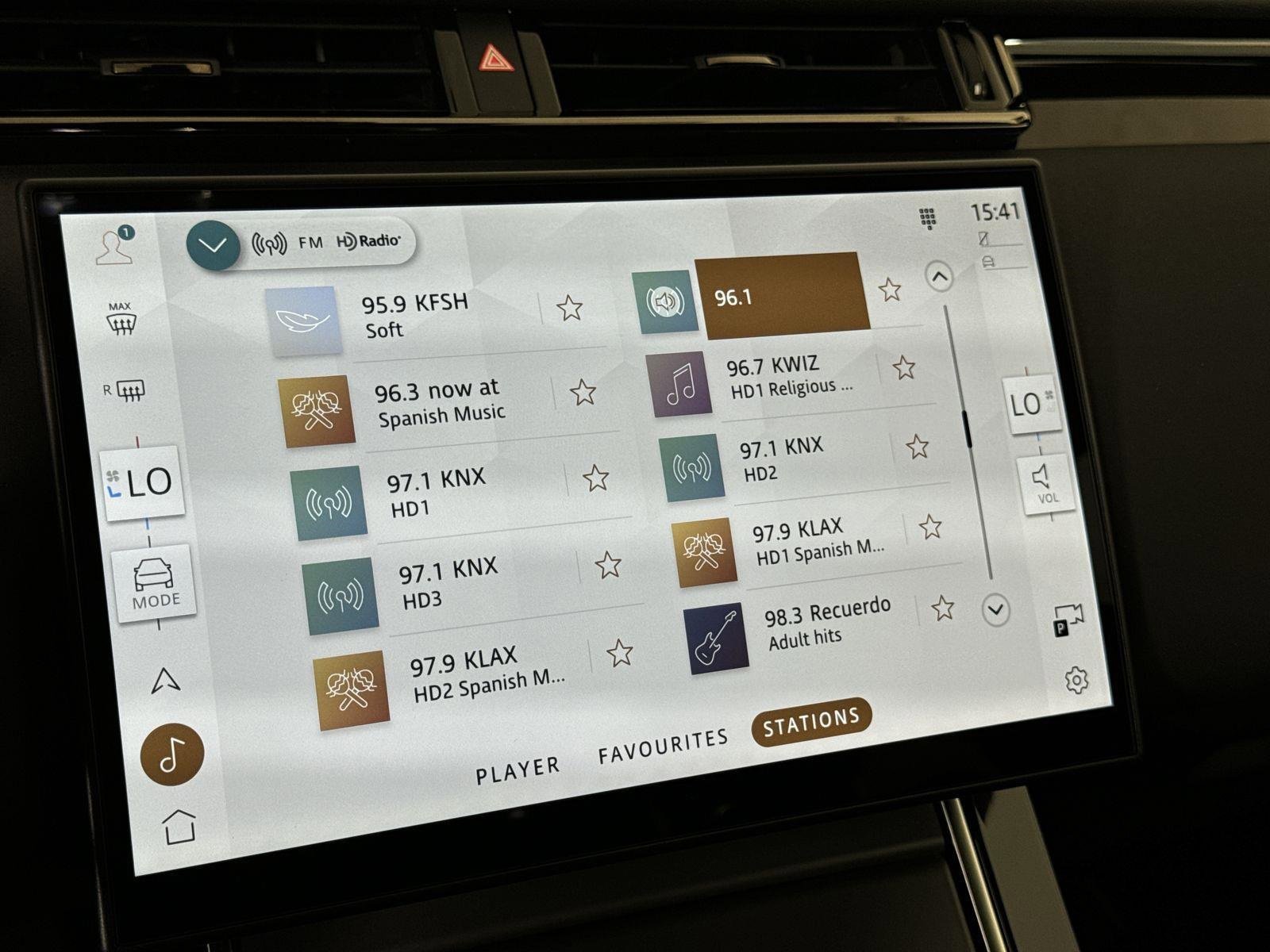 Certified 2025 Land Rover Range Rover Velar Dynamic SE image 19