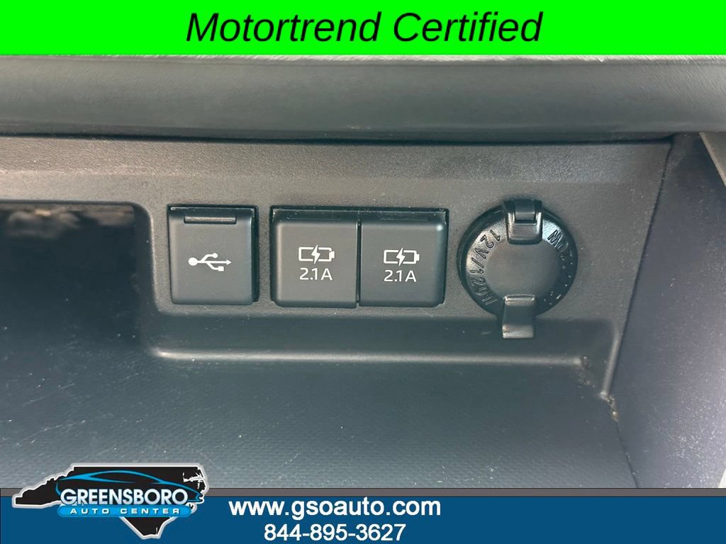 Used 2020 Toyota Highlander XLE AWD/4WD image 30