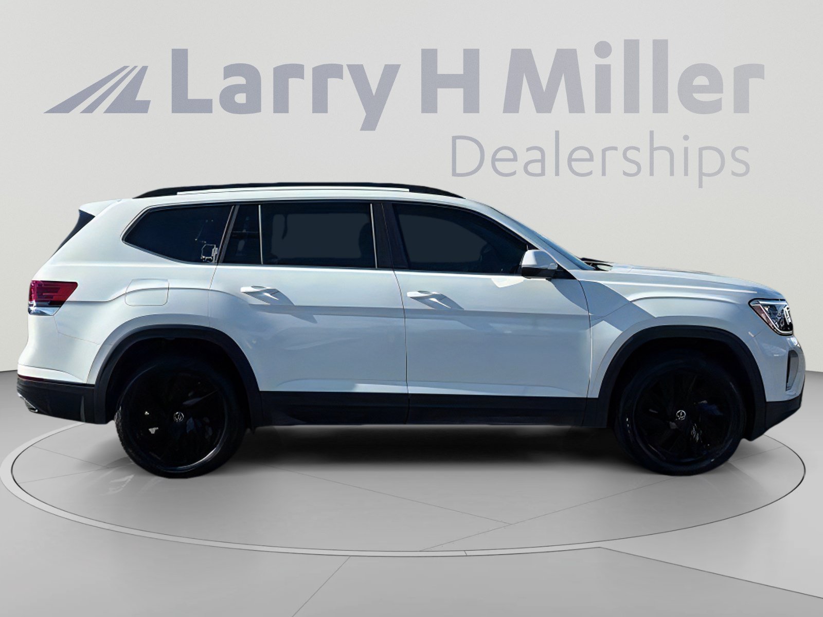 Used 2024 Volkswagen Atlas SE w/ Black Wheel Package FWD image 8