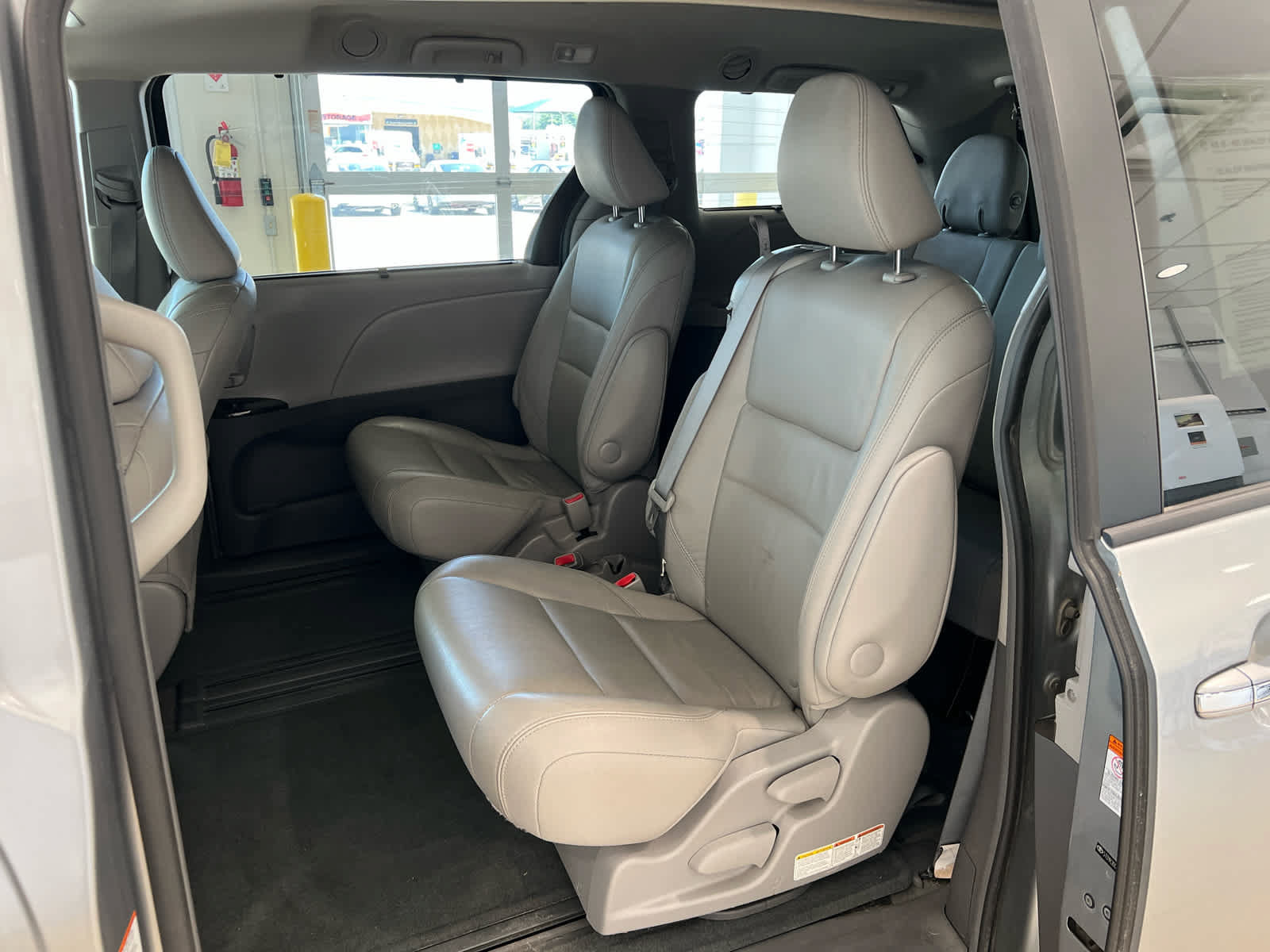 Used 2015 Toyota Sienna XLE FWD image 12