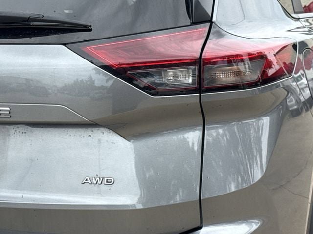 Used 2024 Nissan Rogue S AWD/4WD image 6