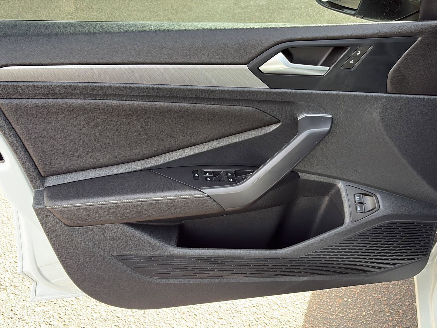 Used 2024 Volkswagen Jetta SE w/ Panoramic Sunroof Package image 13