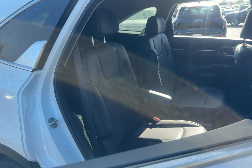 Used 2025 Kia Sorento EX w/ EX Panoramic Sunroof Package FWD image 13