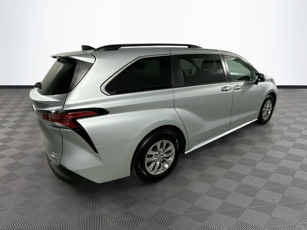 Certified 2022 Toyota Sienna XLE w/ XLE Plus Package AWD/4WD image 8
