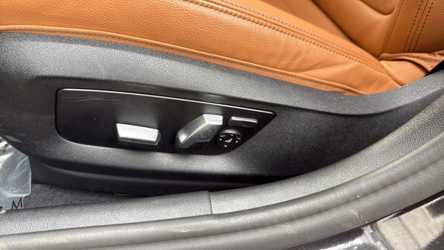 Used 2022 BMW 530i w/ Premium Package RWD image 12