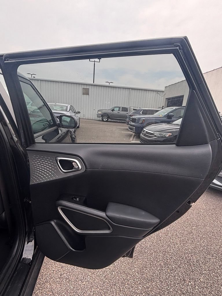 Used 2023 Kia Soul S FWD image 21