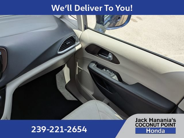 Used 2019 Chrysler Pacifica Touring-L Plus w/ Tire & Wheel Group FWD image 21