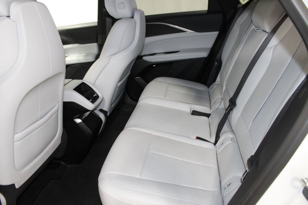 Used 2024 Cadillac Lyriq Luxury image 17