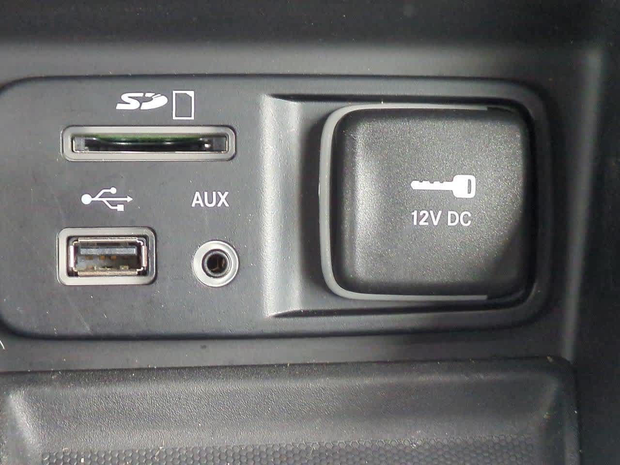Used 2015 Jeep Cherokee Trailhawk w/ Comfort/Convenience Group AWD/4WD image 31