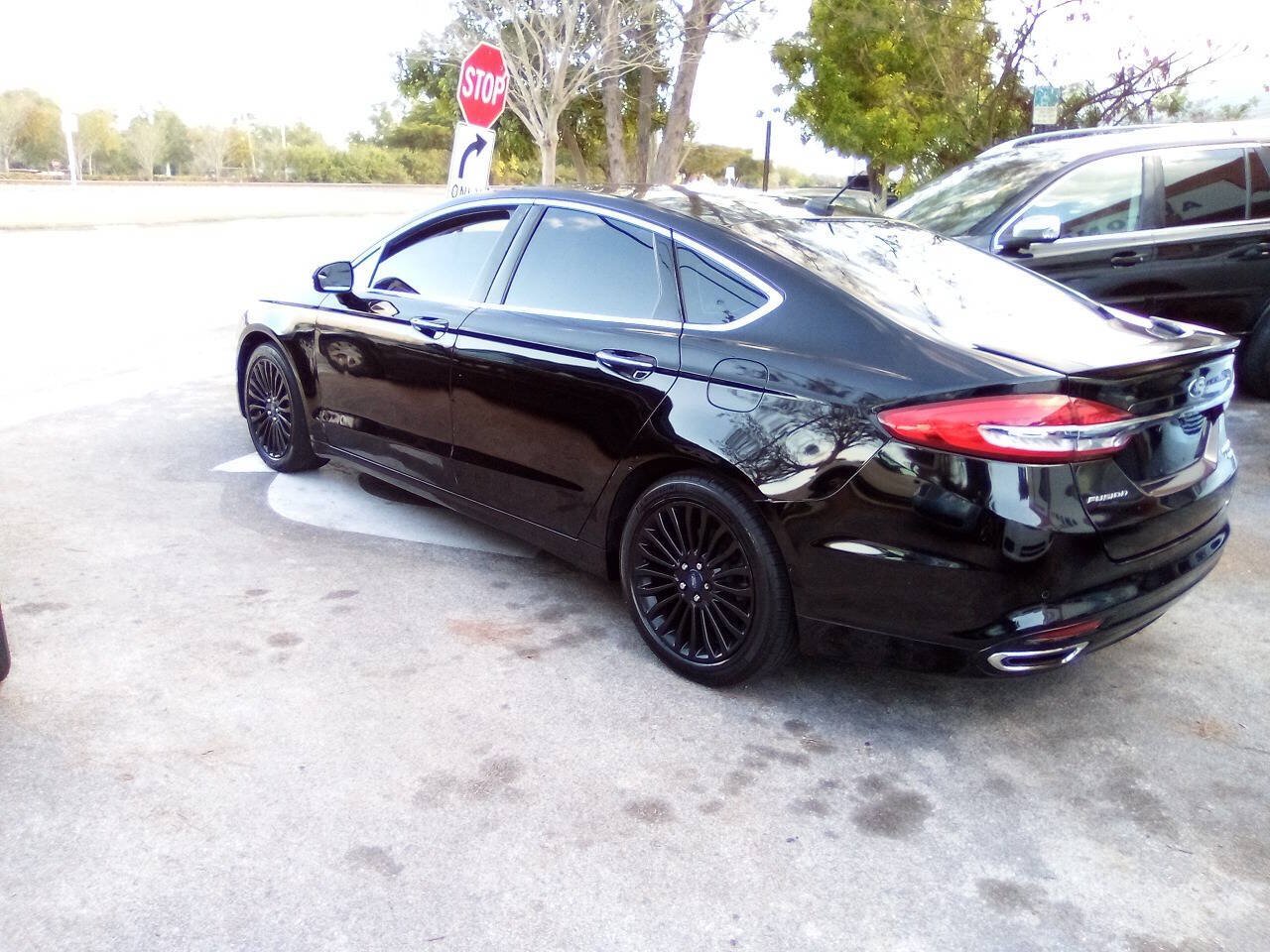 Used 2017 Ford Fusion Titanium FWD image 6