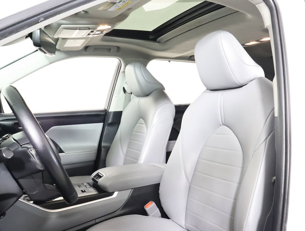 Used 2021 Toyota Highlander XLE image 7