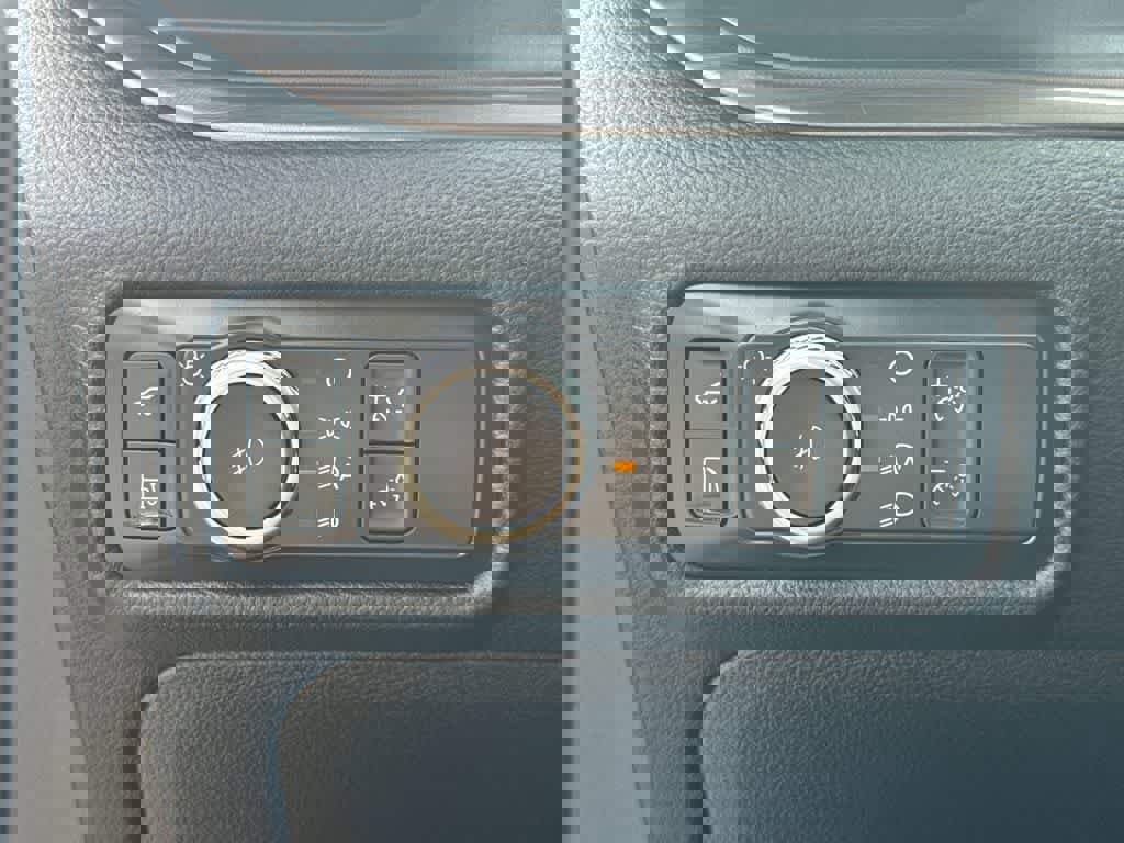 Certified 2022 Ford Explorer Limited w/ Hybrid Equipment Group 310A image 33