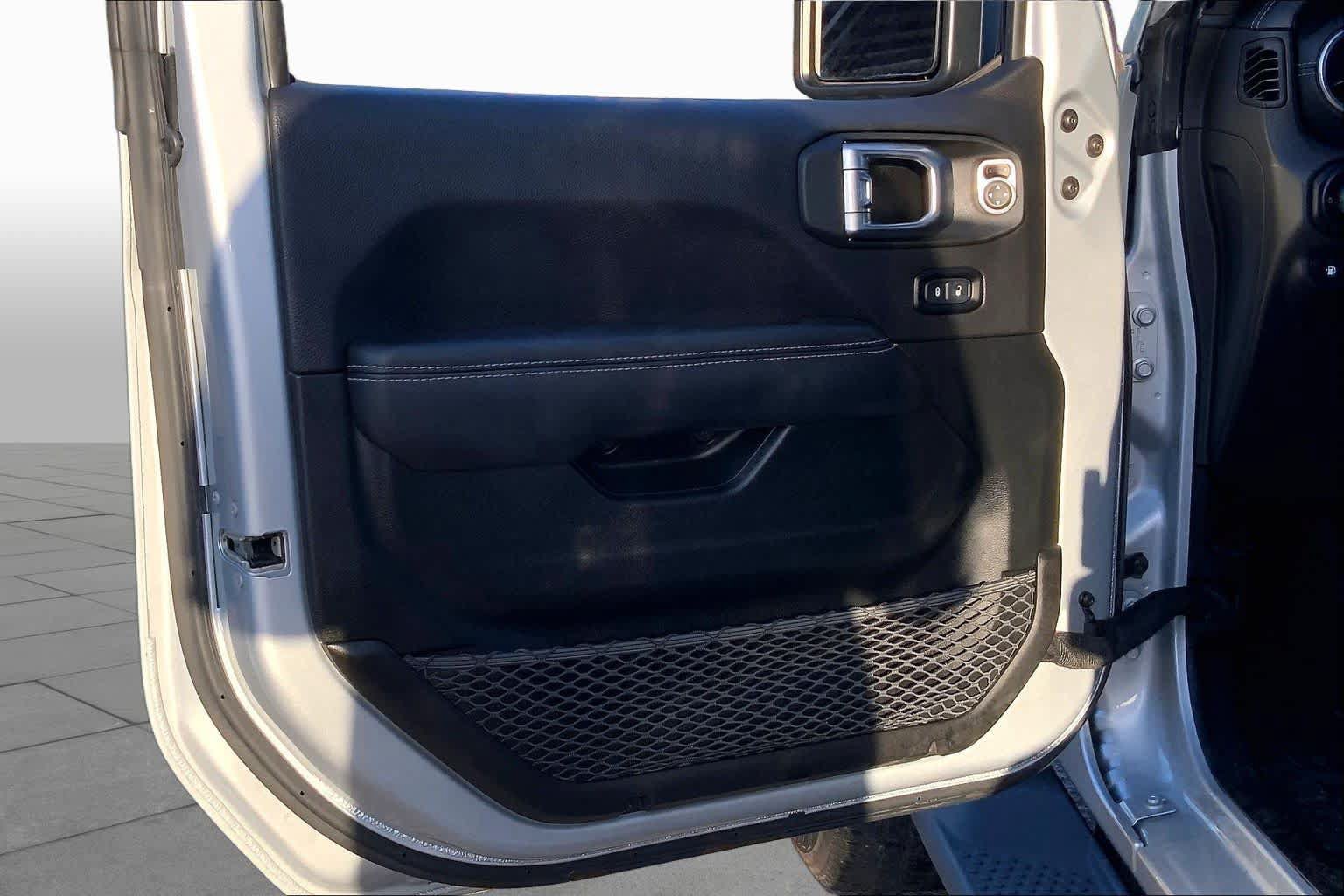 Used 2022 Jeep Wrangler Unlimited Sahara w/ Cold Weather Group AWD/4WD image 21