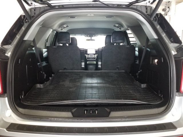 Used 2023 Ford Explorer XLT w/ Equipment Group 202A AWD/4WD image 14