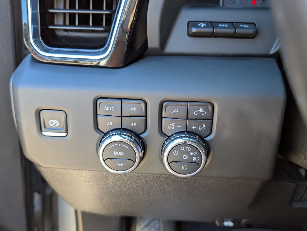 Used 2024 GMC Sierra 3500 Denali Ultimate AWD/4WD image 16